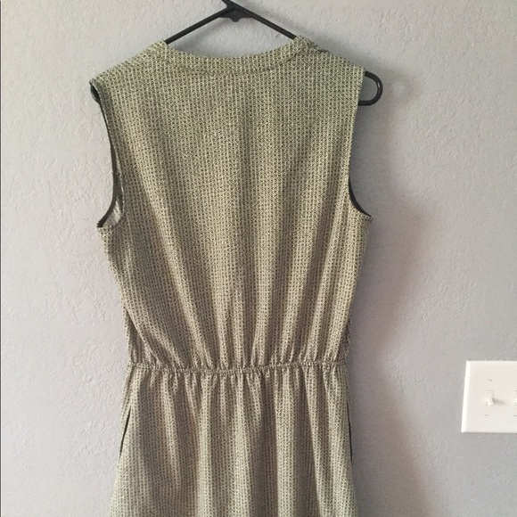 Green dress with pockets - Picture 2 of 2